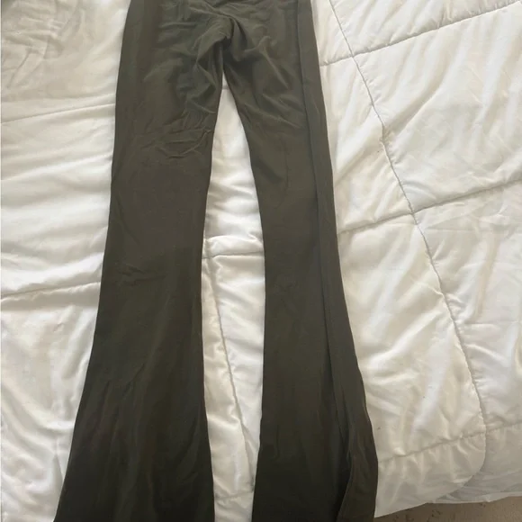 Lululemon Flare Leggings size 4 green - Picture 1 of 4